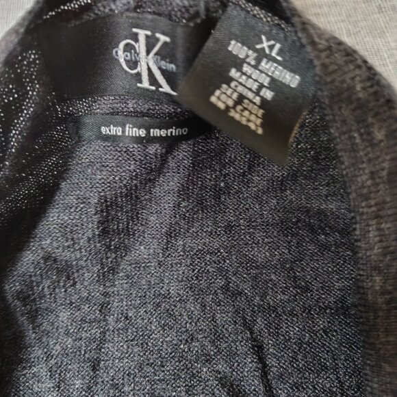Calvin Klein Sweater Mens Size XL Black Extra Fine Merino Wool V Neck - Picture 2 of 9